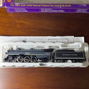IHC Delaware & Hudson 4-6-2 Pacific Premier Steam Locomotive Model Train (New)
